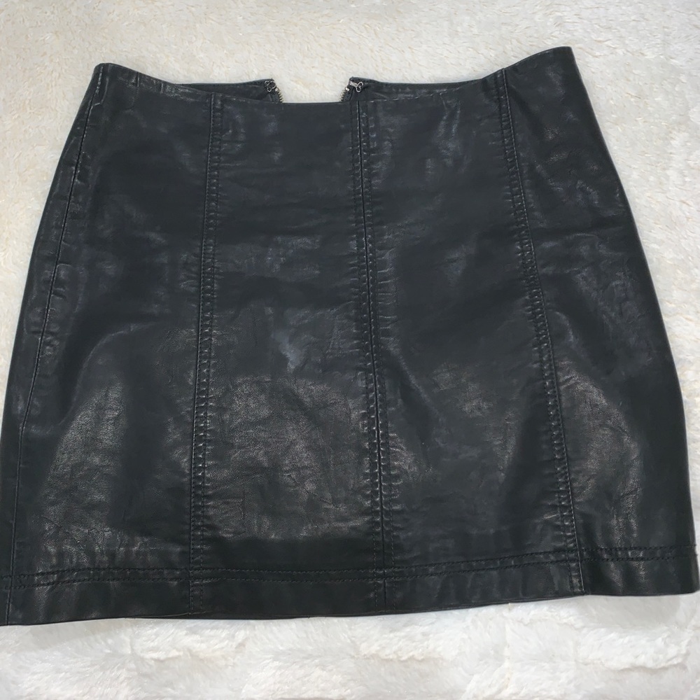 BLACK  FREE PEOPLE LEATHER MINI SKIRT
